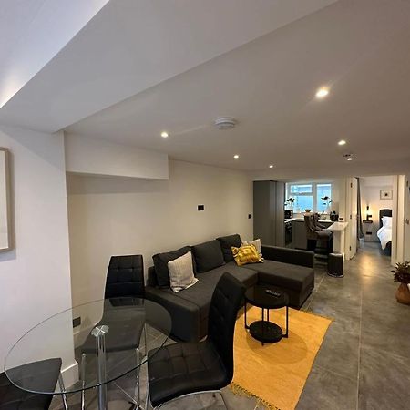Two Bedroom House In Kilburn Londres Exterior foto