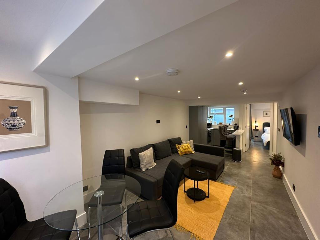 Two Bedroom House In Kilburn Londres Exterior foto
