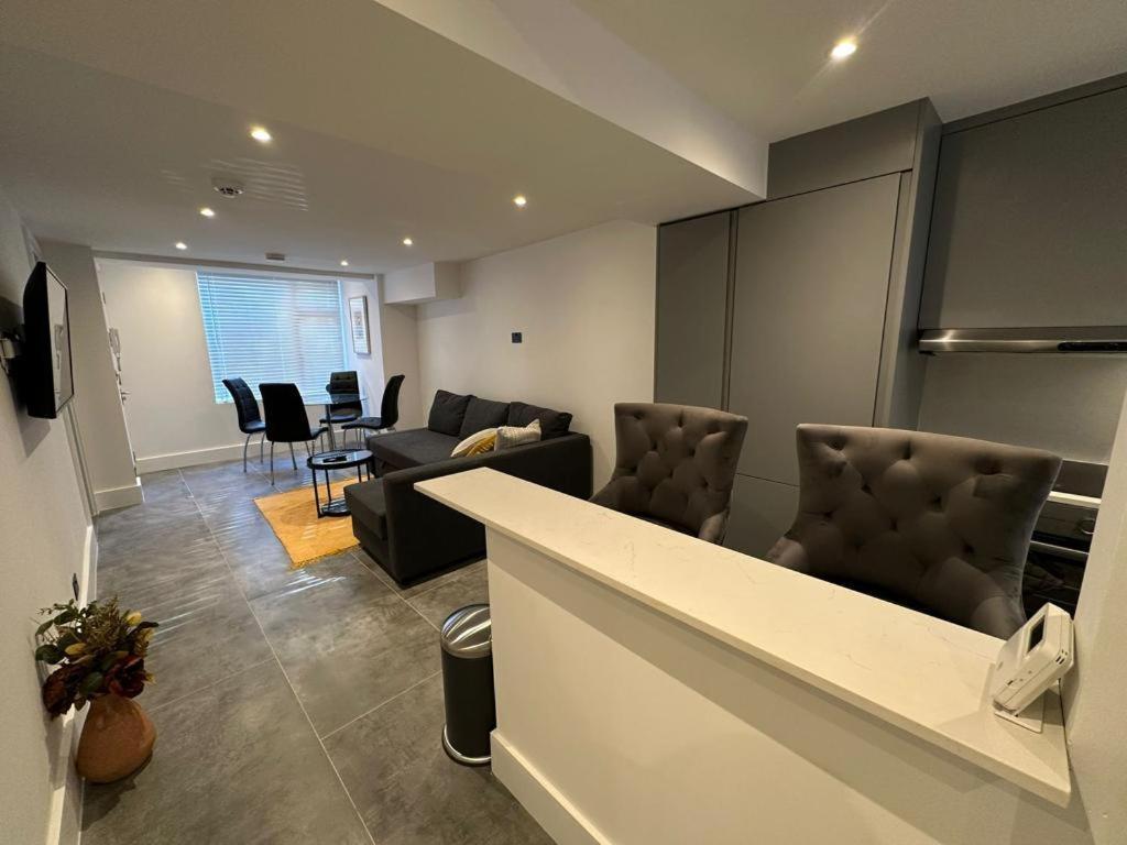 Two Bedroom House In Kilburn Londres Exterior foto