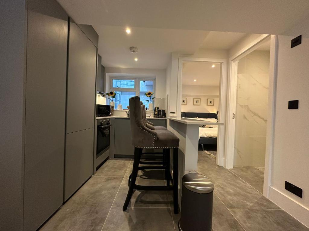 Two Bedroom House In Kilburn Londres Exterior foto